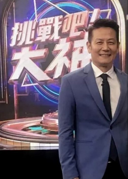 偷拍-大屌魔人高价约操白丝苗窕大奶JK装骚货 - 每日大赛